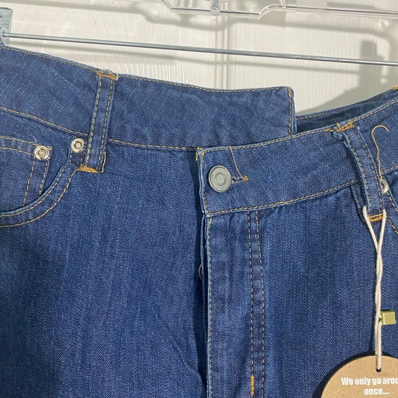 Asymmetrical closure denim shorts - Picture 4 of 5